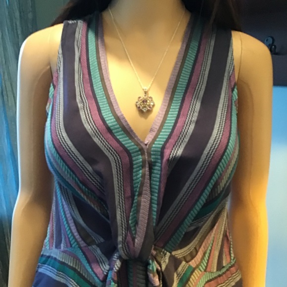 COLORFUL TWIST FRONT PEPLUM TOP - Picture 6 of 8